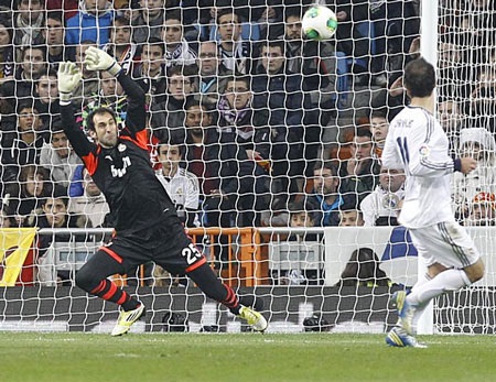 Nhìn lại 90 phút hấp dẫn ở đại chiến Real Madrid-Barcelona - 12 Barca gia tăng áp lực ở những phút cuối