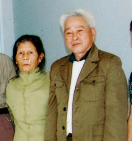 Cuộc hội ngộ kỳ diệu của 2 anh em ruột sau... 70 năm - 1 Hai anh em ông Kế và bà Trang sau 70 năm mất liên lạc bỗng dưng tìm lại được nhau.