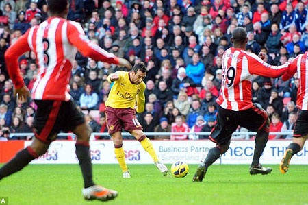 Arsenal giành 3 điểm trước Sunderland trong thế thiếu người - 1 Cazorla tỏa sáng với một bàn thắng tuyệt đẹp
