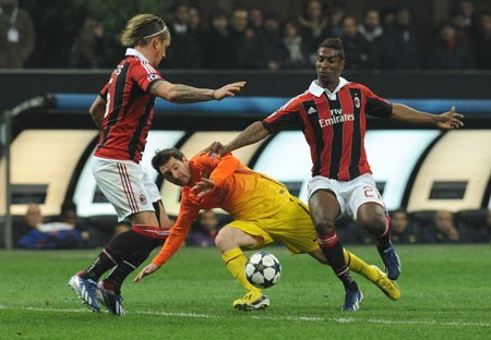 Milan đánh bại Barcelona đầy thuyết phục tại San Siro - 3 Lionel Messi bị hàng thủ Milan bắt bài hoàn toàn
