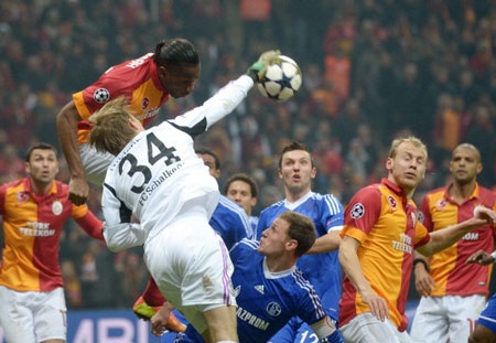 Drogba mờ nhạt, Galatasaray không thể chiến thắng trước Schalke - 1 Drogba không thể giúp Galatasaray đánh bại Schalke trên sân nhà