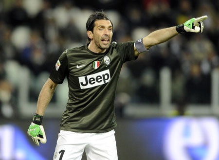 Thủ thành Buffon luôn gắn bó với Juve trong những thời điểm khó khăn nhất