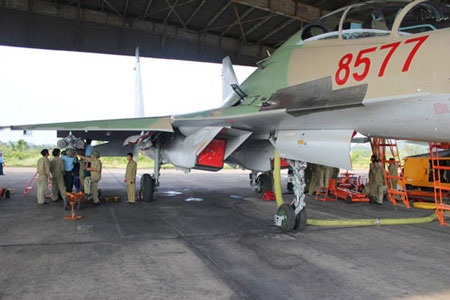 Cái Tết đầu tiên của Su-30 - 3 Su-30MK2 trên đường băng chuẩn bị cất cánh ở sân bay quân sự Thọ Xuân (Thanh Hoá)