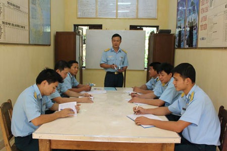 Cái Tết đầu tiên của Su-30 - 10 Một chiếc máy bay Su-30MK2 được vận chuyển bằng máy bay vận tải từ Nga tới thẳng sân bay Thọ Xuân