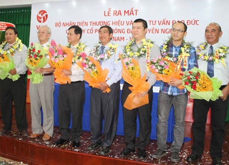 7 thành viên trong ban Tư vấn đạo đức