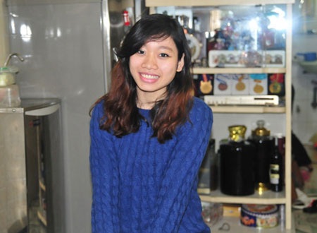 Hà Thanh vào bếp cùng mẹ ngày Tết - 9 Nụ cười hạnh phúc của Hà Thanh trong ngày Tết