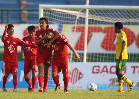 An Giang vững ngôi đầu, Bình Định thua trận thứ hai - 1 Bình Dương giành chiến thắng trước An Giang - Ảnh: Sơn Dũng