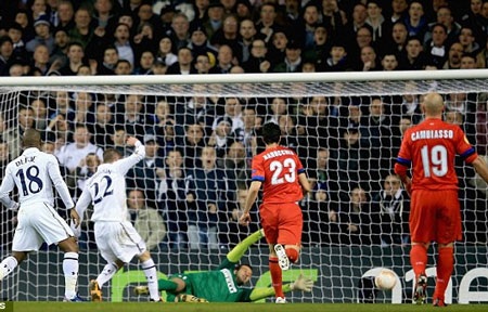 Bale tỏa sáng, Tottenham “vùi dập” Inter Milan - 2 Sigurdsson nâng tỷ số lên 2-0 cho Tottenham