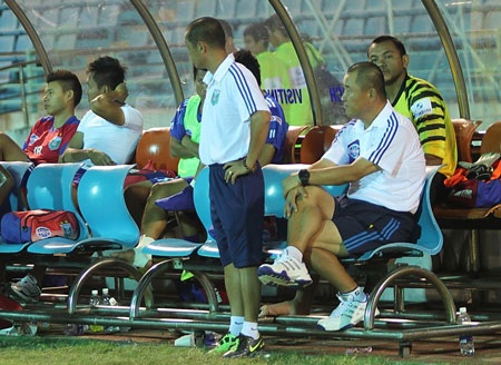 Cho Yoon Hwan từ chức HLV B. Bình Dương?