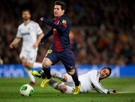 Real Madrid - Barcelona: Bại binh phục hận - 1 Phong độ của Messi có phần đi xuống thời gian gần đây