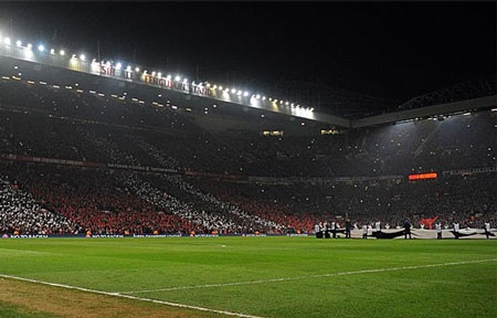 Những khoảnh khắc rực lửa ở đại chiến MU-Real tại Old Trafford - 1 Sân Old Trafford không còn một chỗ trống đón đại chiến Real-MU