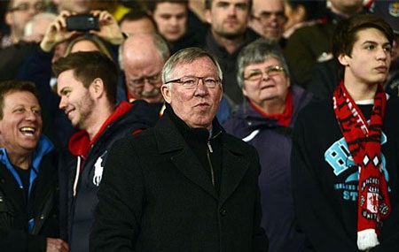 Những khoảnh khắc rực lửa ở đại chiến MU-Real tại Old Trafford - 4 Alex Ferguson cũng cảm thấy khá bình tĩnh
