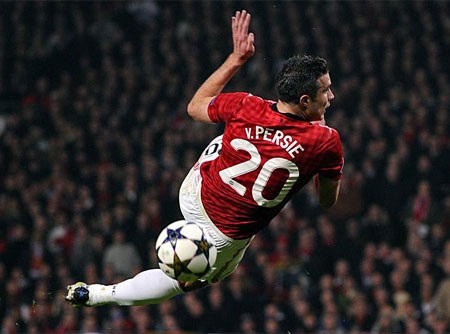 Những khoảnh khắc rực lửa ở đại chiến MU-Real tại Old Trafford - 6 Van Persie lạc lõng trước hàng thủ chặt chẽ của Real Madrid