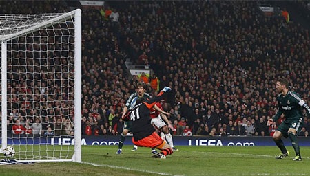 Những khoảnh khắc rực lửa ở đại chiến MU-Real tại Old Trafford - 9 Welbeck đưa MU dẫn trước sau pha dứt điểm chớp nhoáng