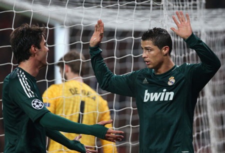 Những khoảnh khắc rực lửa ở đại chiến MU-Real tại Old Trafford - 14 Ronaldo nâng tỷ số lên 2-1 với pha dứt điểm đầy nỗ lực