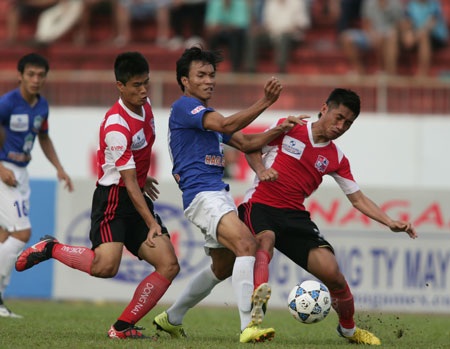 Sân Đồng Nai liên tiếp vi phạm các quy định về quảng cáo - 1 Sân Đồng Nai vi phạm quy định về quảng cáo - Ảnh: Sơn Dũng