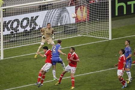 Torres và Ivanovic lập công, Chelsea lên ngôi vô địch Europa League - 4 Ivanovic đánh đầu ấn định thắng lợi 2-1 cho Chelsea