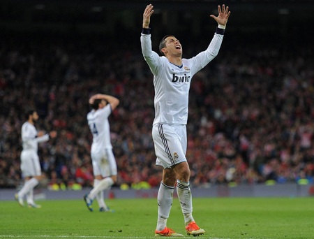 C. Ronaldo: Kẻ hám tiền ở Real Madrid - 2 Cuối năm ngoái, CR7 đã tuyên bố bỗng dưng buồn và muốn được ra đi