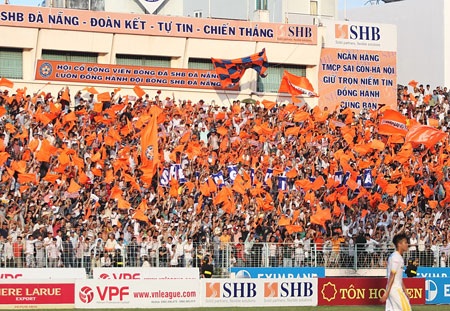 Công Vinh lập cú đúp, SL Nghệ An vẫn bại trận trước SHB Đà Nẵng - 1 Bầu không khí cuồng nhiệt trên sân Chi Lăng