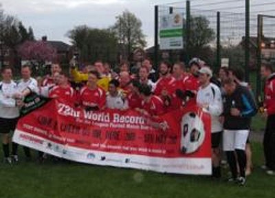 Trận đấu bóng đá kết thúc với tỷ số 603-462 tại Anh - 1 Trận đấu bóng đá đi vào lịch sử Guinness tại Manchester (Anh)