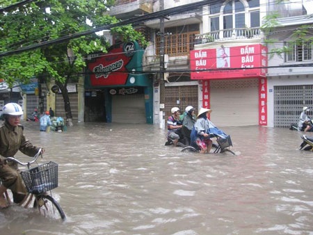 Cơn mưa lớn khiến thành phố Hải Phòng chìm trong biển nước - 7 Vũ Trọng Thái