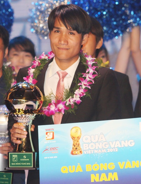 Quốc Anh chính thức đoạt Quả bóng vàng Việt Nam 2012 - 1 Quả bóng vàng nam năm 2012 Huỳnh Quốc Anh