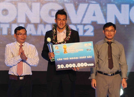 Quốc Anh chính thức đoạt Quả bóng vàng Việt Nam 2012 - 5 Gaston Merlo nhận giải cầu thủ ngoại xuất sắc nhất