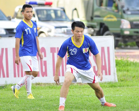 Văn Quyến đã rất nỗ lực khởi động ở đầu trận, nhưng anh chưa thể lấy lại được phong độ