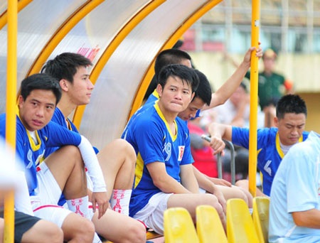 Văn Quyến ngồi dự bị suốt 90 phút ở trận gặp Hải Phòng