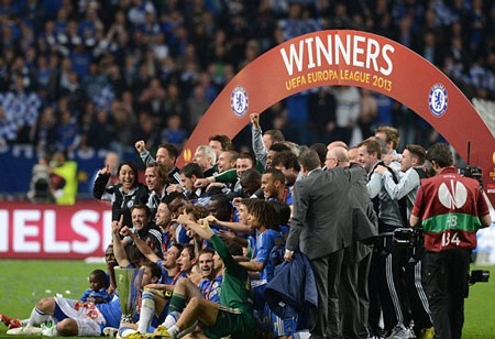 Thầy trò Benitez ngập tràn hạnh phúc trong ngày đăng quang - 5 Năm ngoái, The Blues lên ngôi ở Champions League sau khi đánh bại Bayern Munich