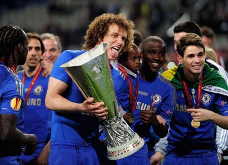 Thầy trò Benitez ngập tràn hạnh phúc trong ngày đăng quang - 14 David Luiz và Ramires đã chiến thắng trong ngày gặp lại đội bóng cũ Benfica