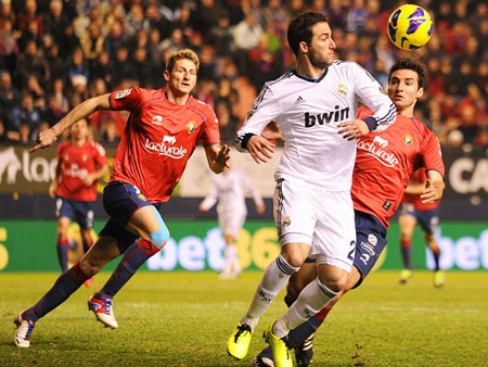 Higuain nằm trong số những cầu thủ bị sẽ bán mùa hè này