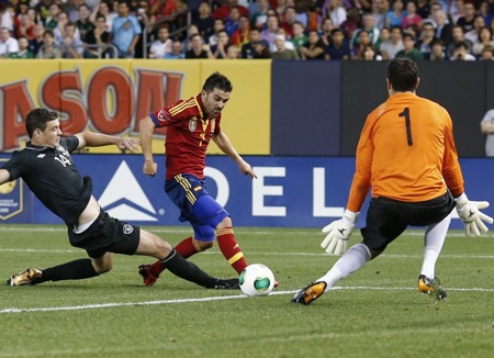 “Kép phụ” tỏa sáng, Tây Ban Nha dễ dàng đánh bại Ailen - 1 David Villa chơi khá nhạt nhòa trong hiệp 1