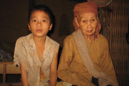 Những “bóng hồng lang bạt” bị xâm hại rồi sinh nở trong vô thức ra sao? - 2 Đứa con của một người đàn bà điên tỉnh ở Thái Nguyên