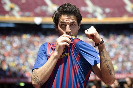 Cesc Fabregas và tương lai gắn chặt cùng Barcelona - 1 Fabregas trong ngày ra mắt Barcelona