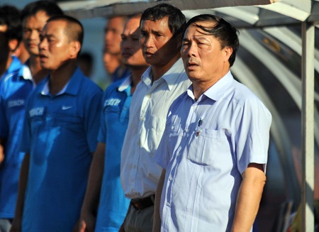 Bầu Đệ bức xúc với cách điều hành của các trọng tài