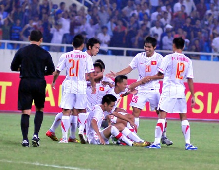 Tái hiện bộ khung tuyển Việt Nam tại AFF Cup 2008 - 1 Bộ khung ĐTVN hồi AFF Cup 2008 sẽ được tái hiện ở trận gặp Arsenal