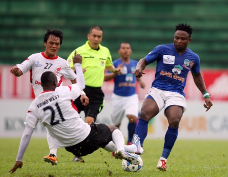 HA Gia Lai (xanh) thi đấu đầy bất lực - Ảnh: Sơn Dũng