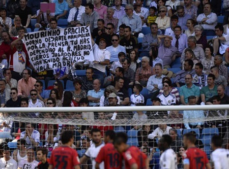 Những hình ảnh cuối cùng của Mourinho tại sân Bernabeu - 9 Các madridista thừa nhận Mourinho đã mang lại diện mạo mới cho Real sau nhiều năm khủng hoảng