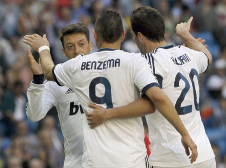 Real Madrid đánh bại Osasuna trong ngày chia tay Mourinho - 3 Benzema và Higuain tỏa sáng trong trận đấu hiếm hoi đá chính cùng nhau