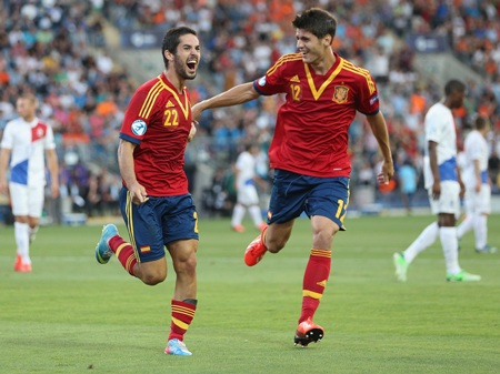 Nhật ký chuyển nhượng ngày 23/6 - 1 Isco (trái) đang chờ ngày để gia nhập Real Madrid