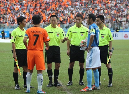 “Nhiều trọng tài vẫn nhận tiền của các đội bóng" - 1 Công tác trọng tài lượt đi mùa giải 2013 vẫn còn những tồn tại