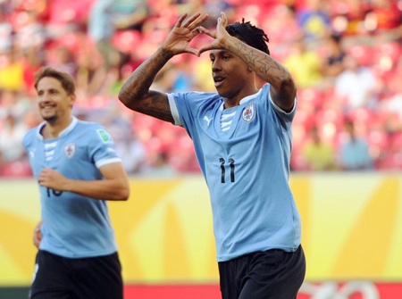 Đại thắng Tahiti, Uruguay đối đầu Brazil ở bán kết - 2 Hernandez tỏa sáng với 4 bàn thắng vào lưới Tahiti