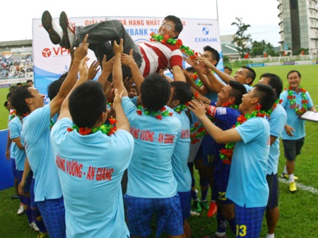An Giang và hành trình 16 năm trở lại V-League - 1 Niềm vui của An Giang sau khi thăng hạng
