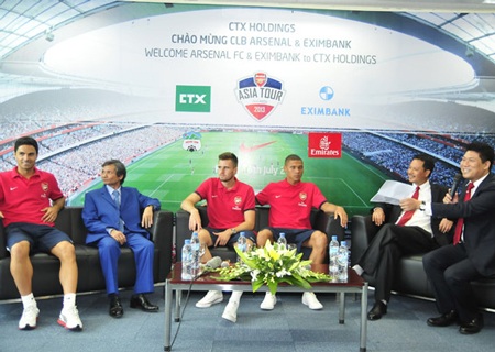 Tất cả đều hào hứng trước những câu hỏi từ độc giả