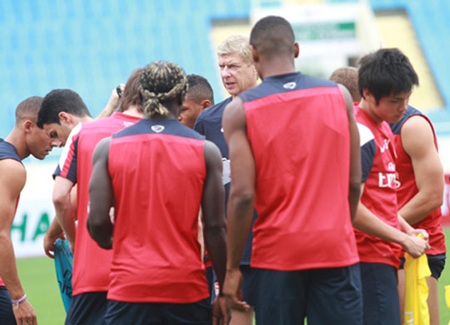 Arsenal bất ngờ tập kín ở sân Mỹ Đình - 1 Arsenal bất ngờ tập kín trên sân Mỹ Đình buổi sáng ngày 16/7