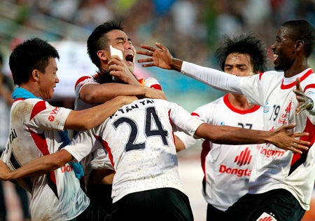 ĐT Long An đang vật lộn trong cuộc chiến trụ hạng - Ảnh: Gia Hưng