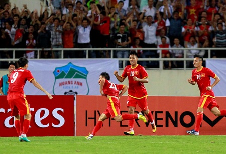 Thua Arsenal toàn diện, tuyển Việt Nam nhận thất bại 1-7 - 4 Mạnh Dũng ghi bàn danh dự cho tuyển Việt Nam - Ảnh: Gia Hưng