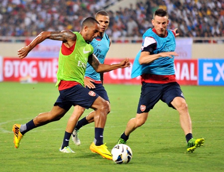 Tuyển Việt Nam và ước mơ đánh bại Arsenal - 2 Arsenal sẽ chơi hết mình trong cuộc đọ sức tại Mỹ Đình tối nay - Ảnh: Gia Hưng