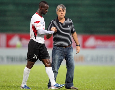 Ngô Quang Sang thay Zuleta làm HLV của ĐT Long An - 1 HLV Marcelo Zuleta đã chính thức bị sa thải - Ảnh: Sơn Dũng